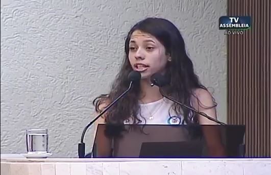 Políticos recebem aula de cidadania de uma jovem de 16 anos